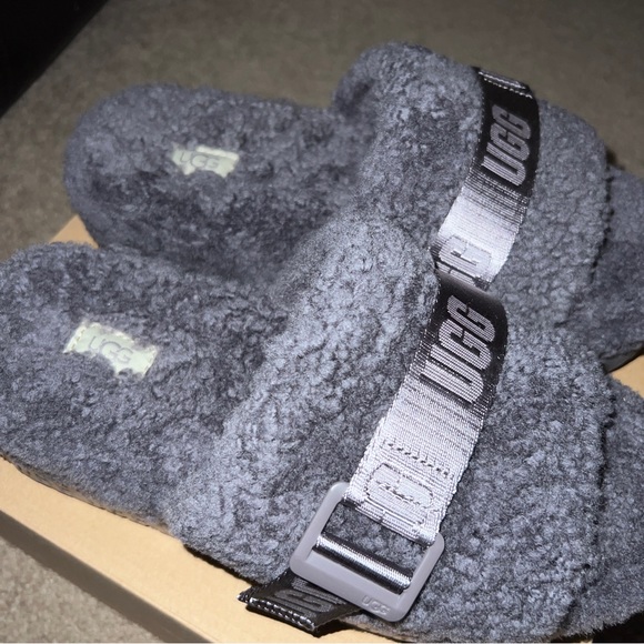 UGG Fluffita - Picture 5 of 11